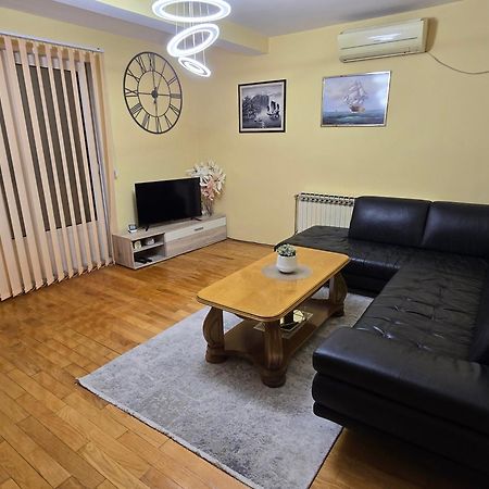 Family Apartment-Dilorena بار المظهر الخارجي الصورة