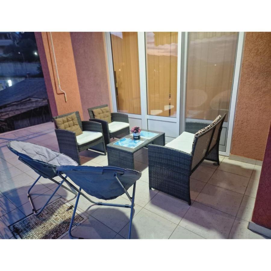 Family Apartment-Dilorena بار المظهر الخارجي الصورة